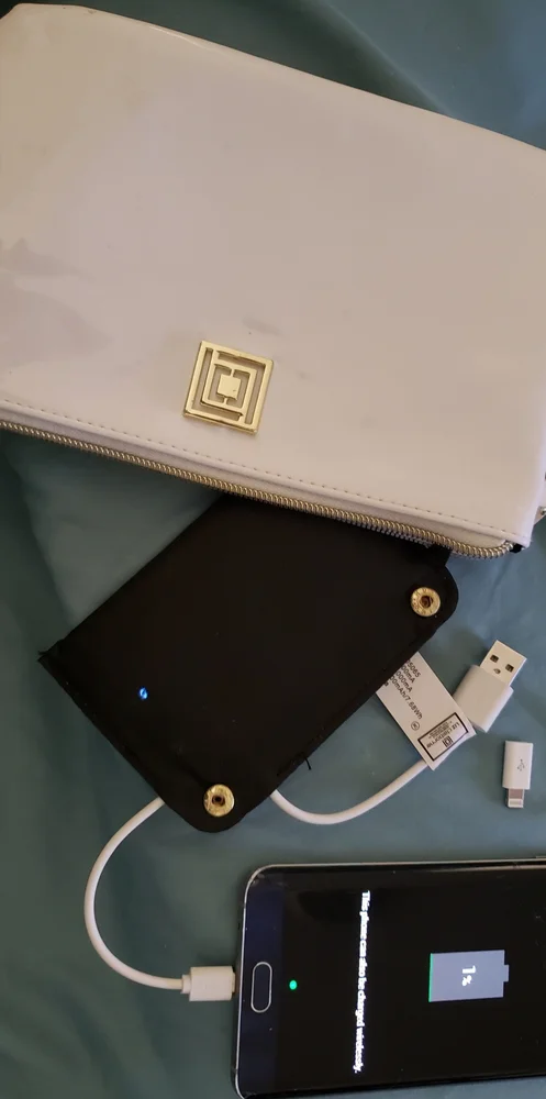 Liz Claiborne White Wristlet w/Built-In Charger NEW - Picture 1 of 10